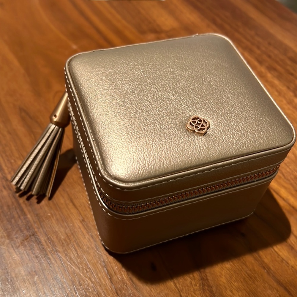 Kendra Scott Small Travel Jewelry Case in Rose Gold